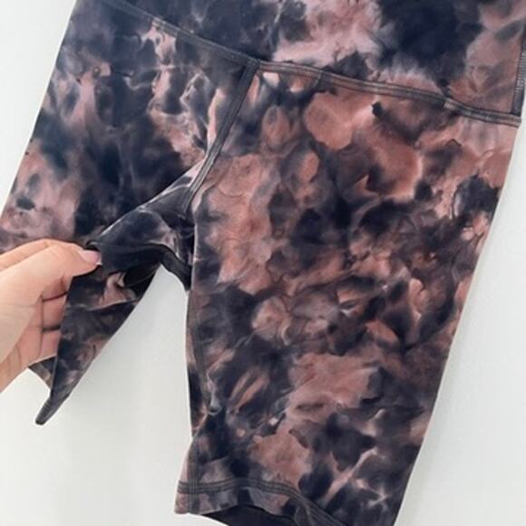 Lululemon Tie Dye Align Biker Shorts Size 2 - Picture 4 of 5